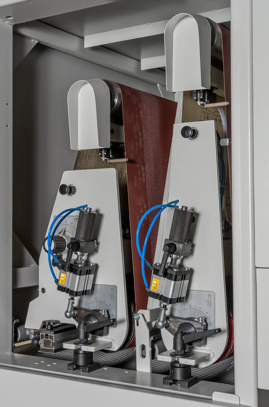 P - Calibrating or sanding roller